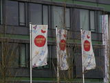 Bild zeigt drei Flaggen mit Aufschrift CampusSuite